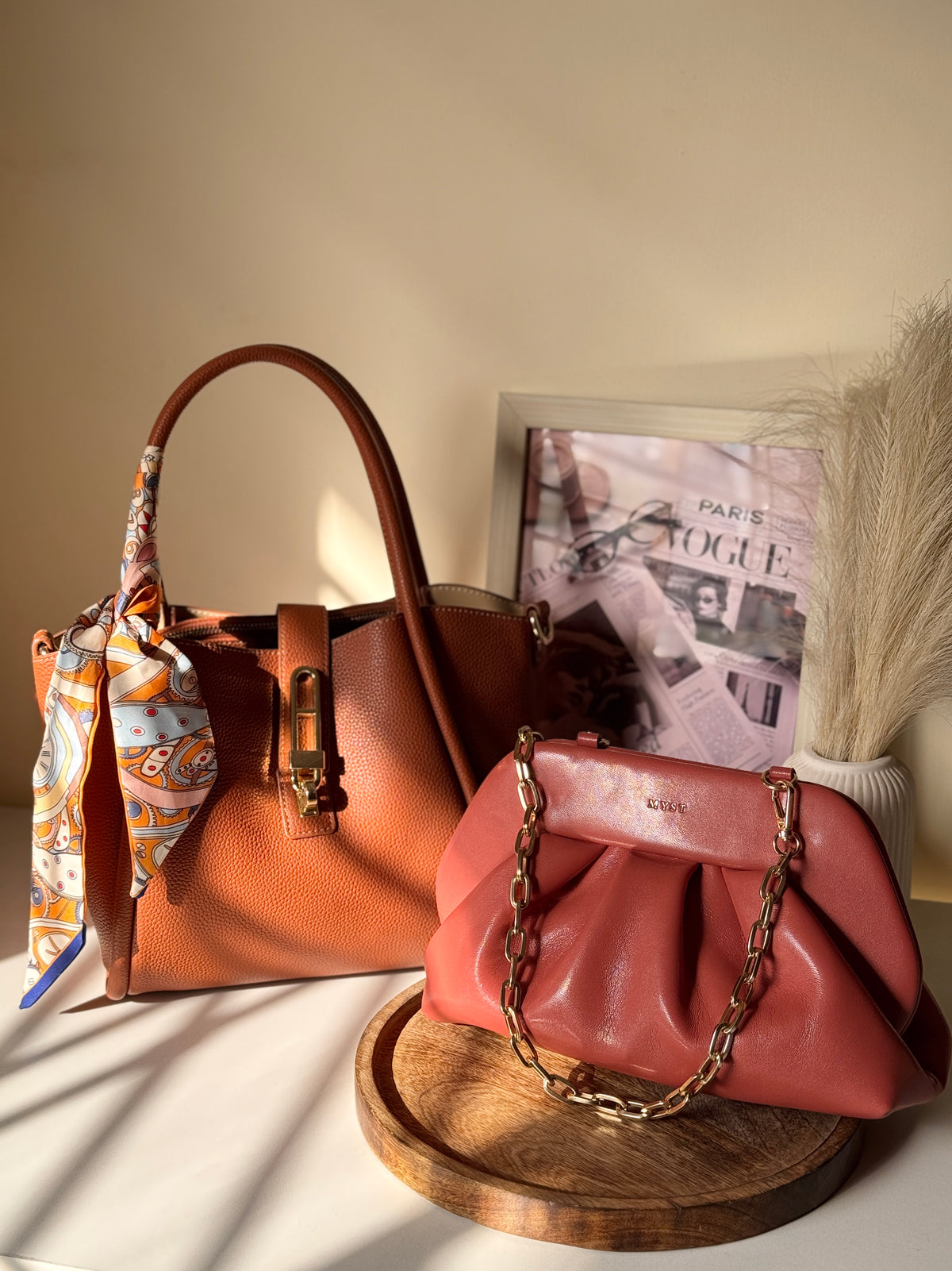 tan & red